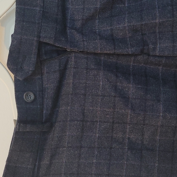 Suit - Picture 11 of 13